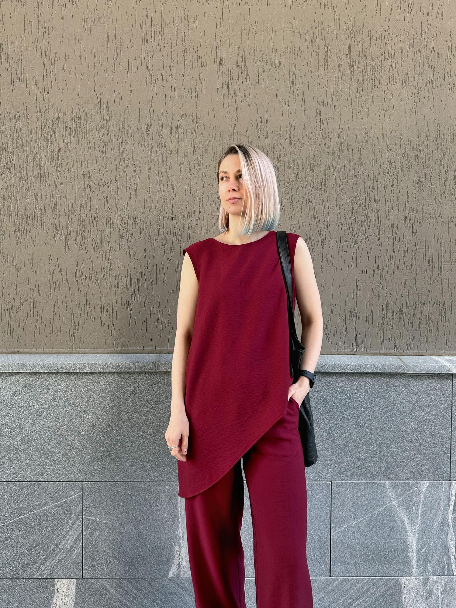 Топ асимметричный бордового цвета