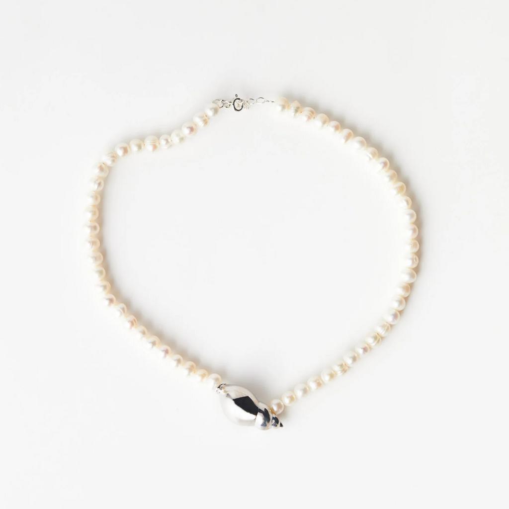 Колье с большой ракушкой Out of the blue