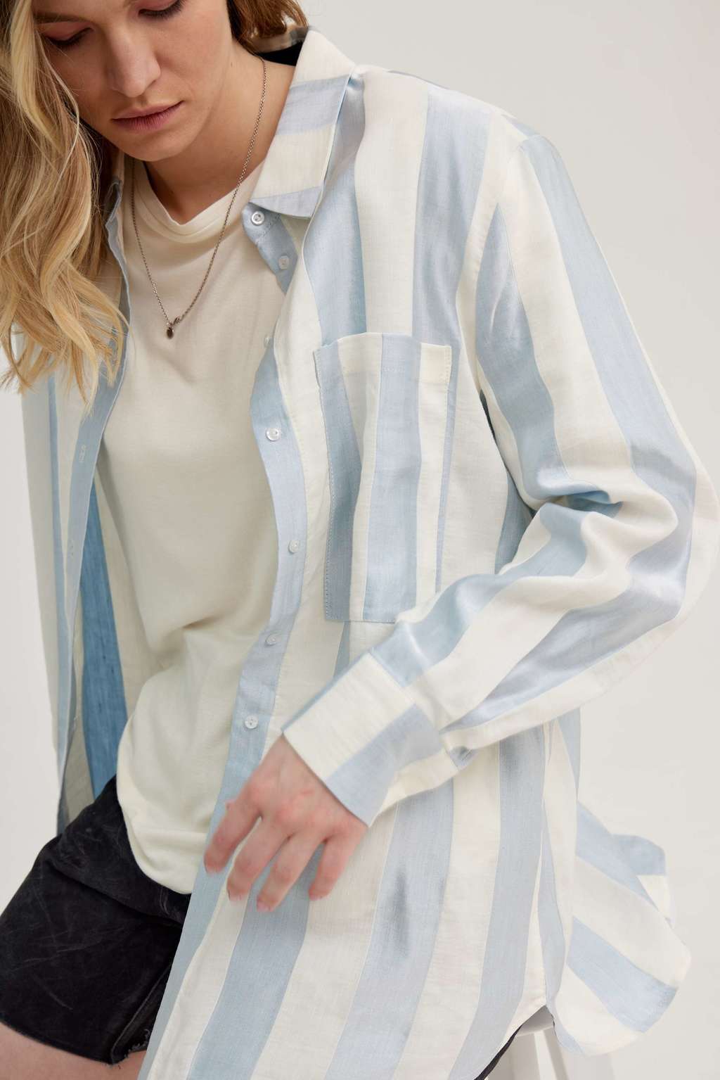 Глянцевая рубашка в полоску