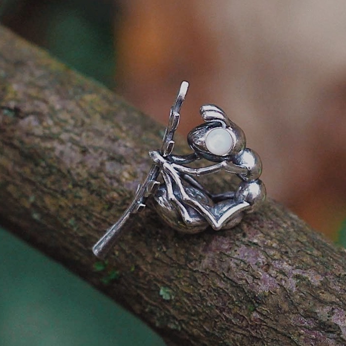 Муравей с глазами из перламутра | Ant with pearl eyes