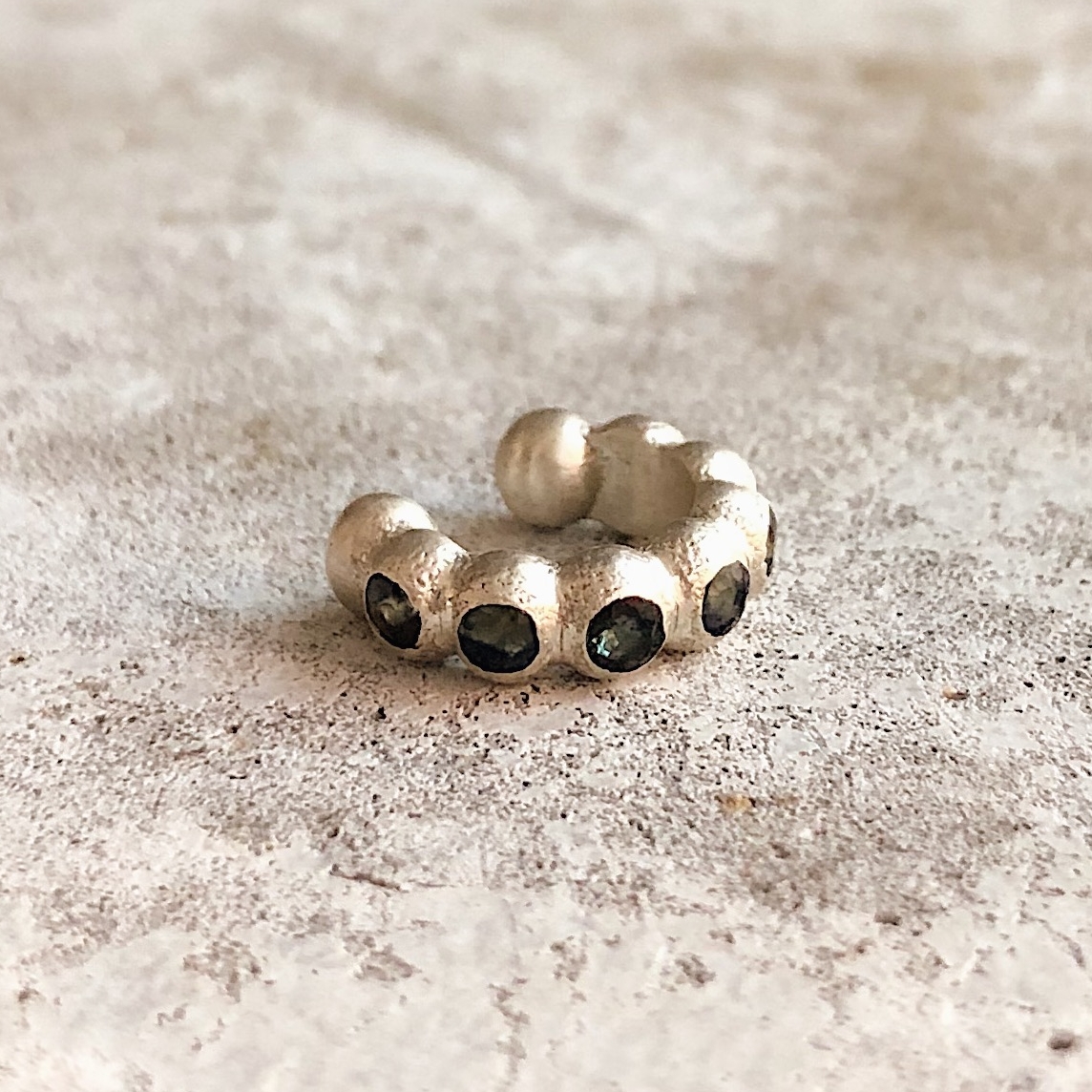 Кафф Гусеница - сапфиры