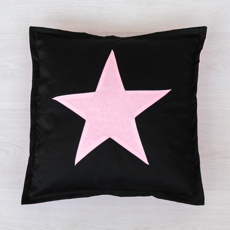 Подушка "Розовая звезда на черном"