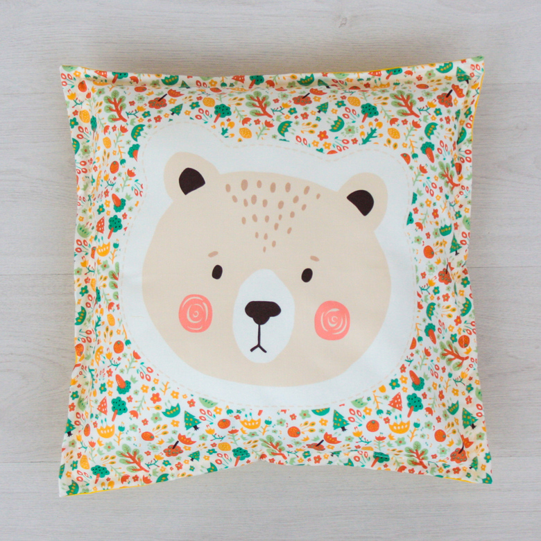 Подушка "Лесная" с медведем
