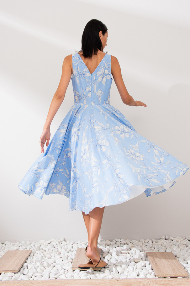 LAVI Платье в стиле 50-х с пышной юбкой солнцеклеш из органического хлопка с рисунком "Лилии"