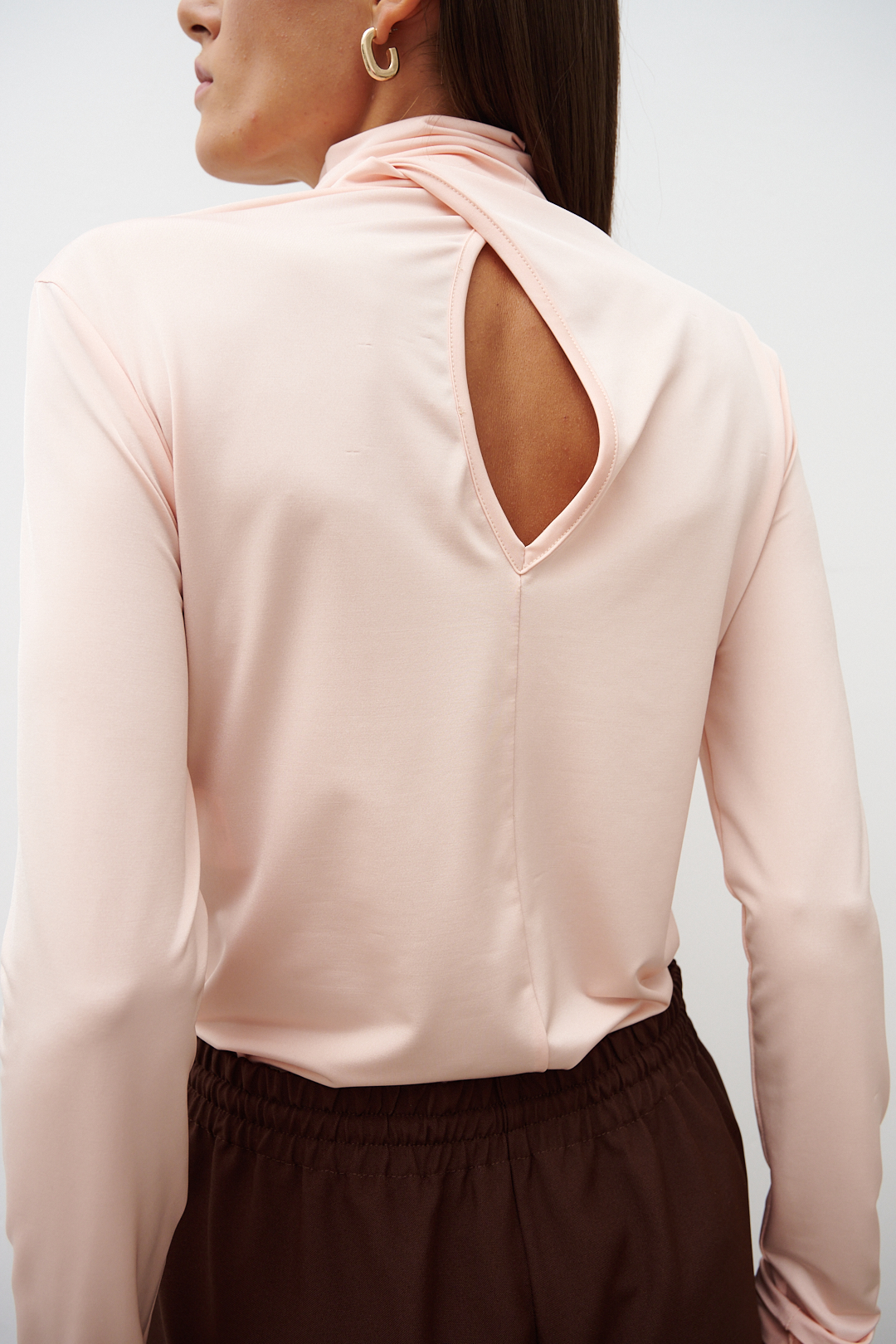 TELA Водолазка из микрофибры оттенка фламинго с фигурным вырезом