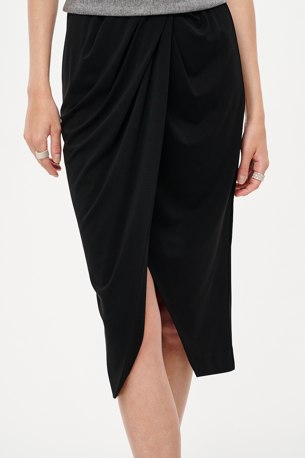 TELA Юбка из струящегося крепа с драпировкой