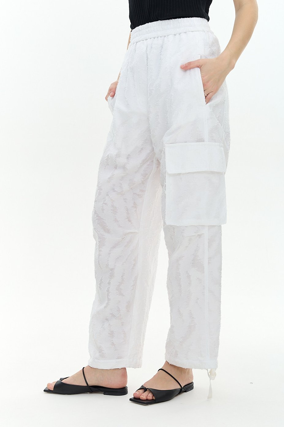 TELA Брюки-карго на широком поясе из белоснежной ткани филькупе