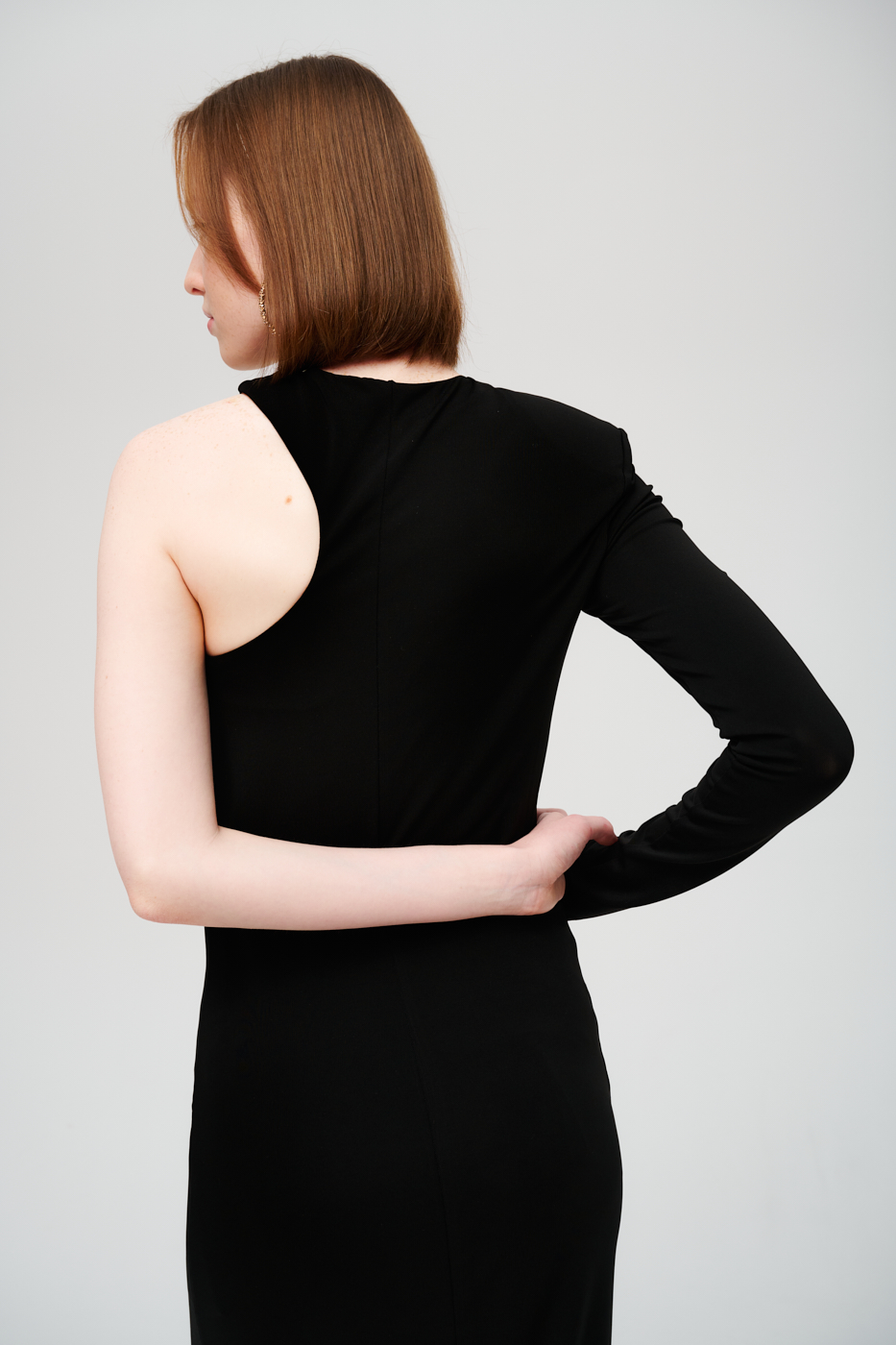 TELA Платье длины макси с фигурным вырезом по линии проймы