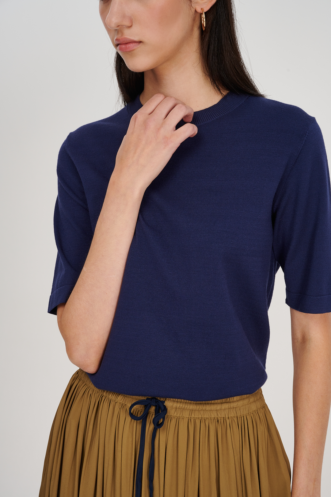 OTTOD'AME Футболка из плотного трикотажа темно-синего цвета