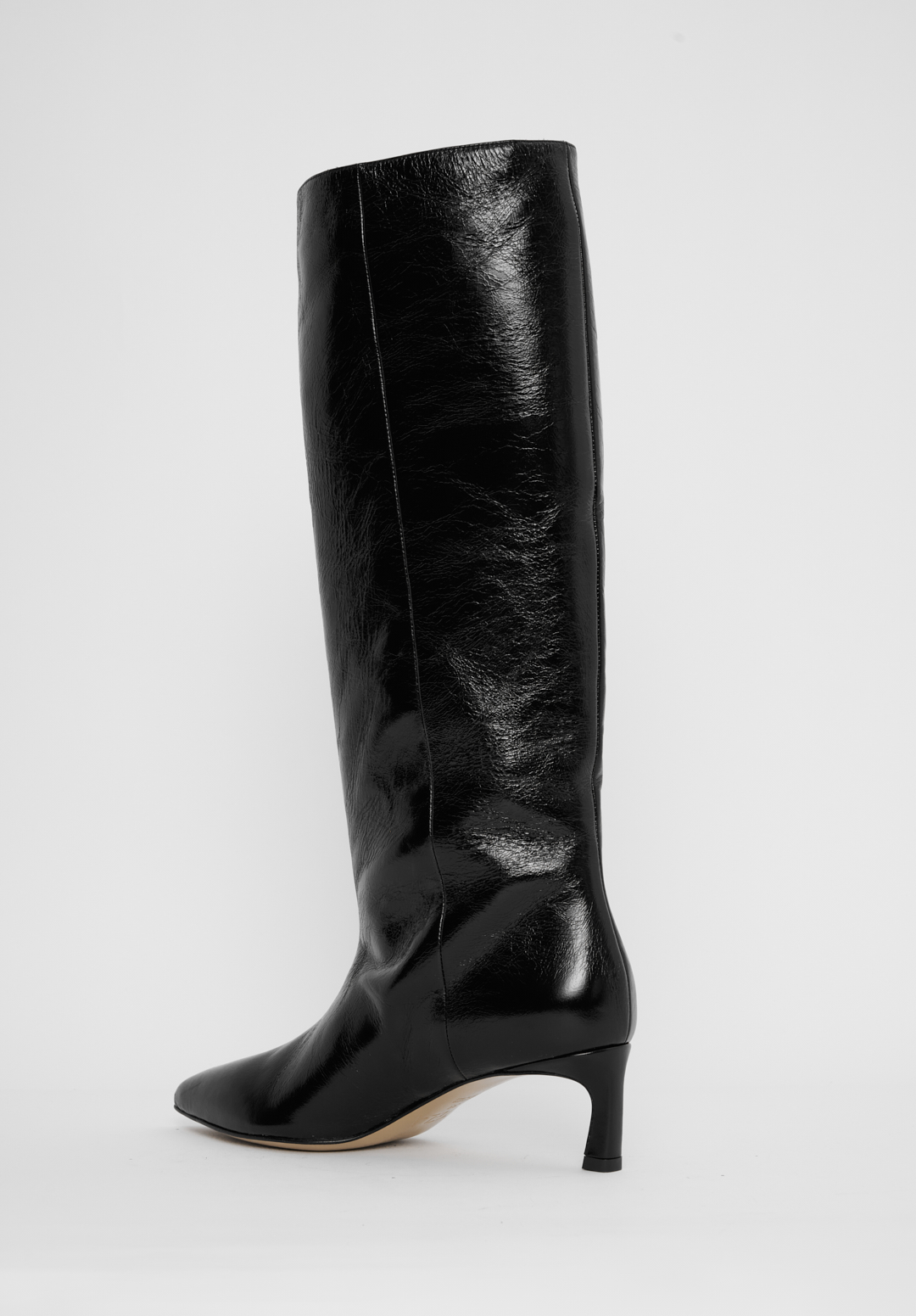 TELA Сапоги из глянцевой мятой кожи с широким голенищем на каблуке kitten