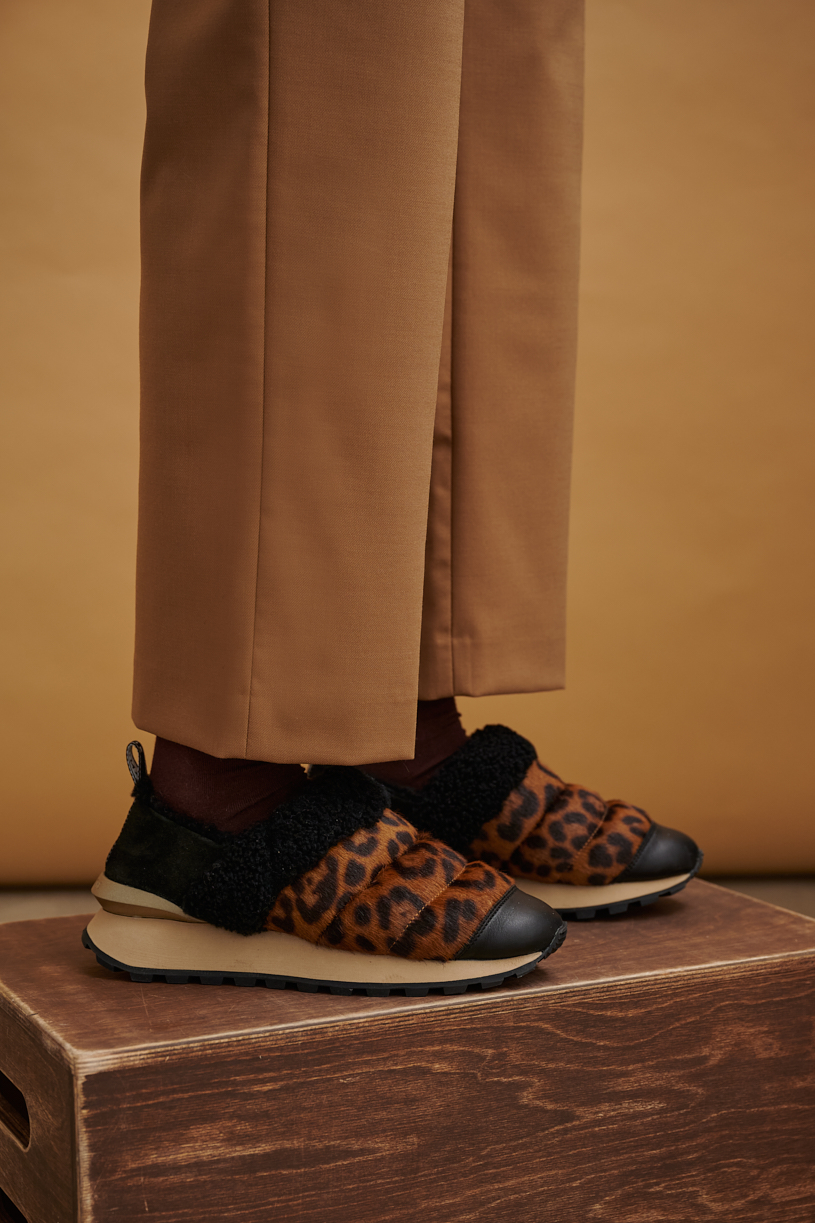 VOILE BLANCHE Кроссовки с лео-вставкой и отделкой из овчины