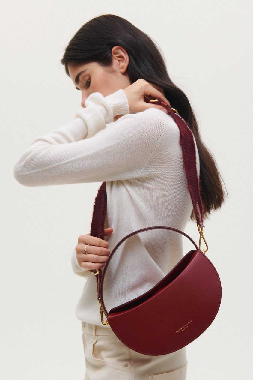 GIANNI CHIARINI Сумка CLELIA округлой формы из премиальной кожи оттенка lipstick