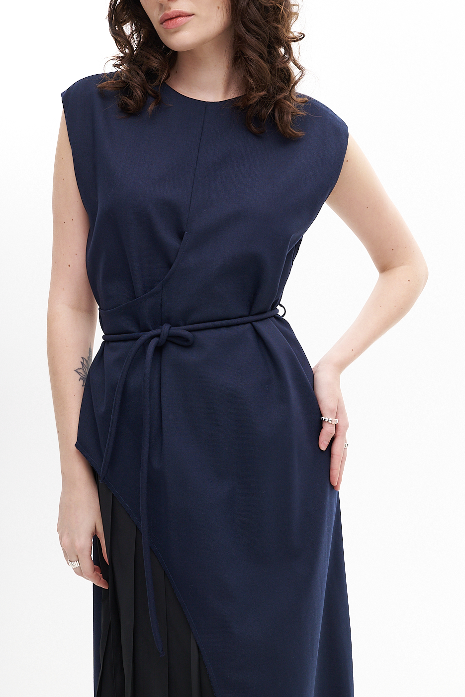 TELA Платье из технологичной шерсти со вставкой из плиссированного шелка