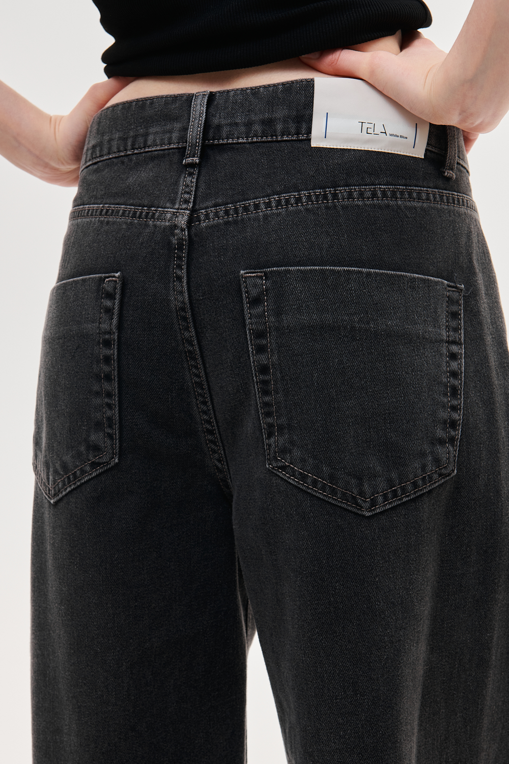 TELA Джинсы Beluga из японского премиального денима в бархатистом черном