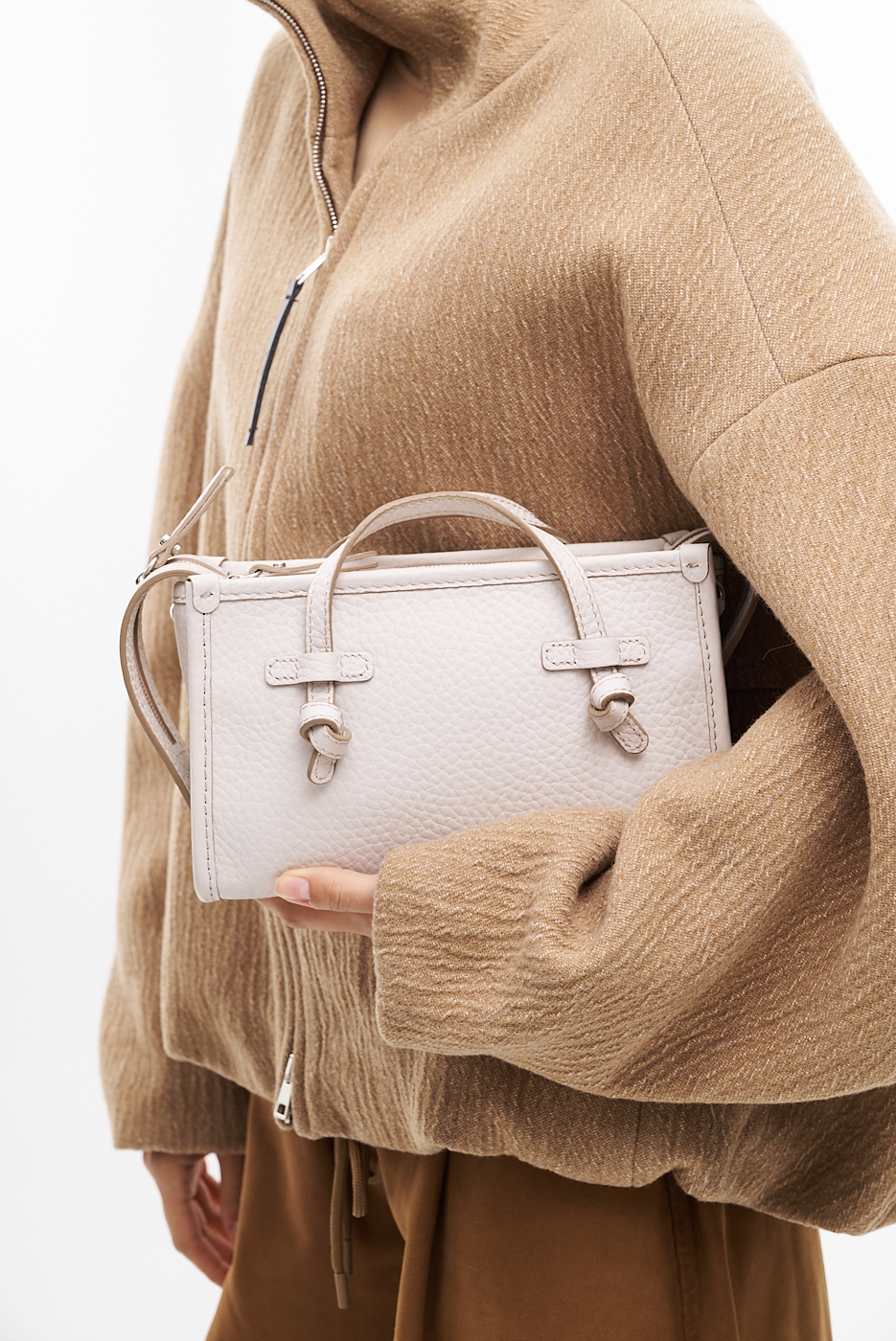 GIANNI CHIARINI Сумка MARCELLA JOY из премиальной зернистой кожи оттенка экрю