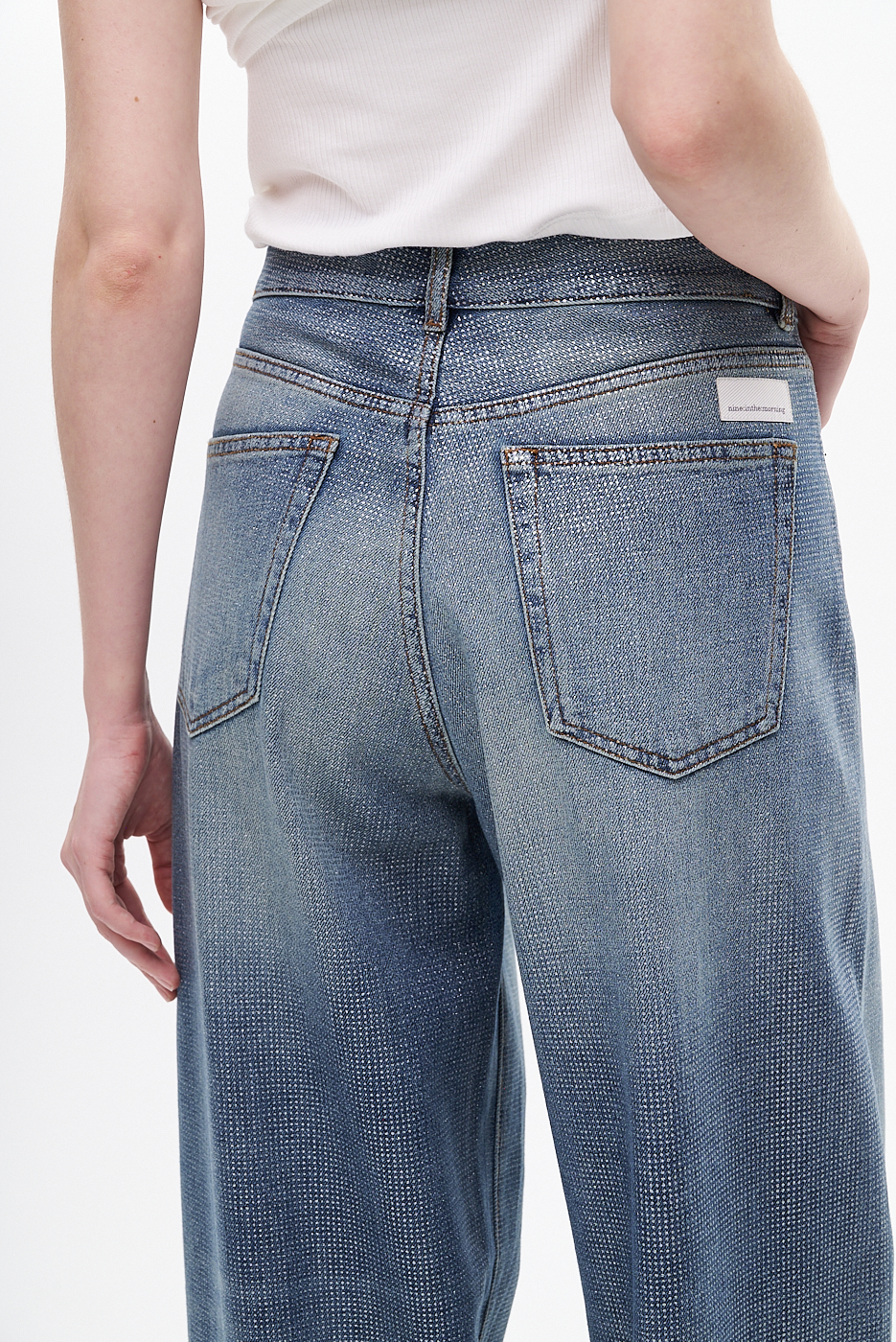 nine:inthe:morning  Джинсы GEA overcarrot c мерцающим покрытием