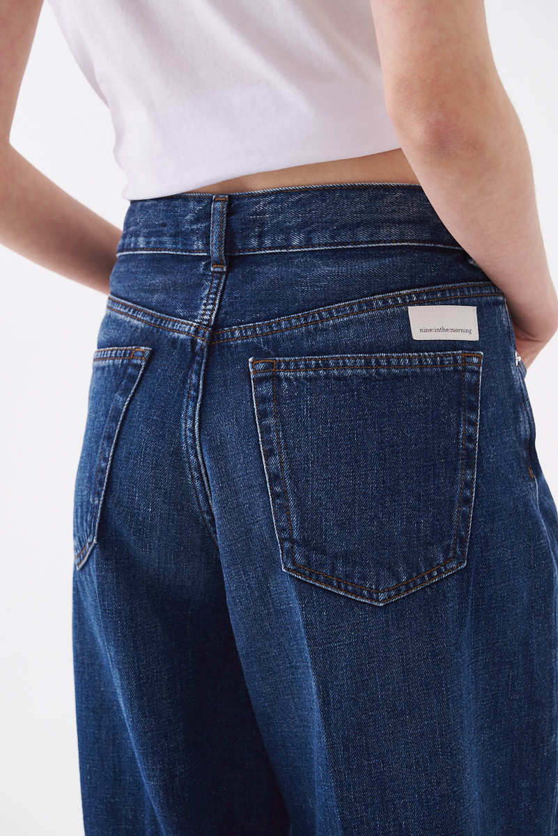 nine:inthe:morning  Джинсы GEA overcarrot из премиального денима с дизайнерским варом