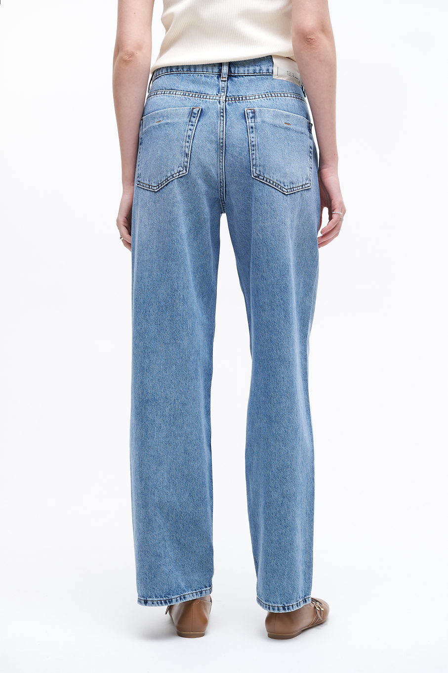 TELA Джинсы BELUGA из ярко-голубого денима с дизайнерским варом