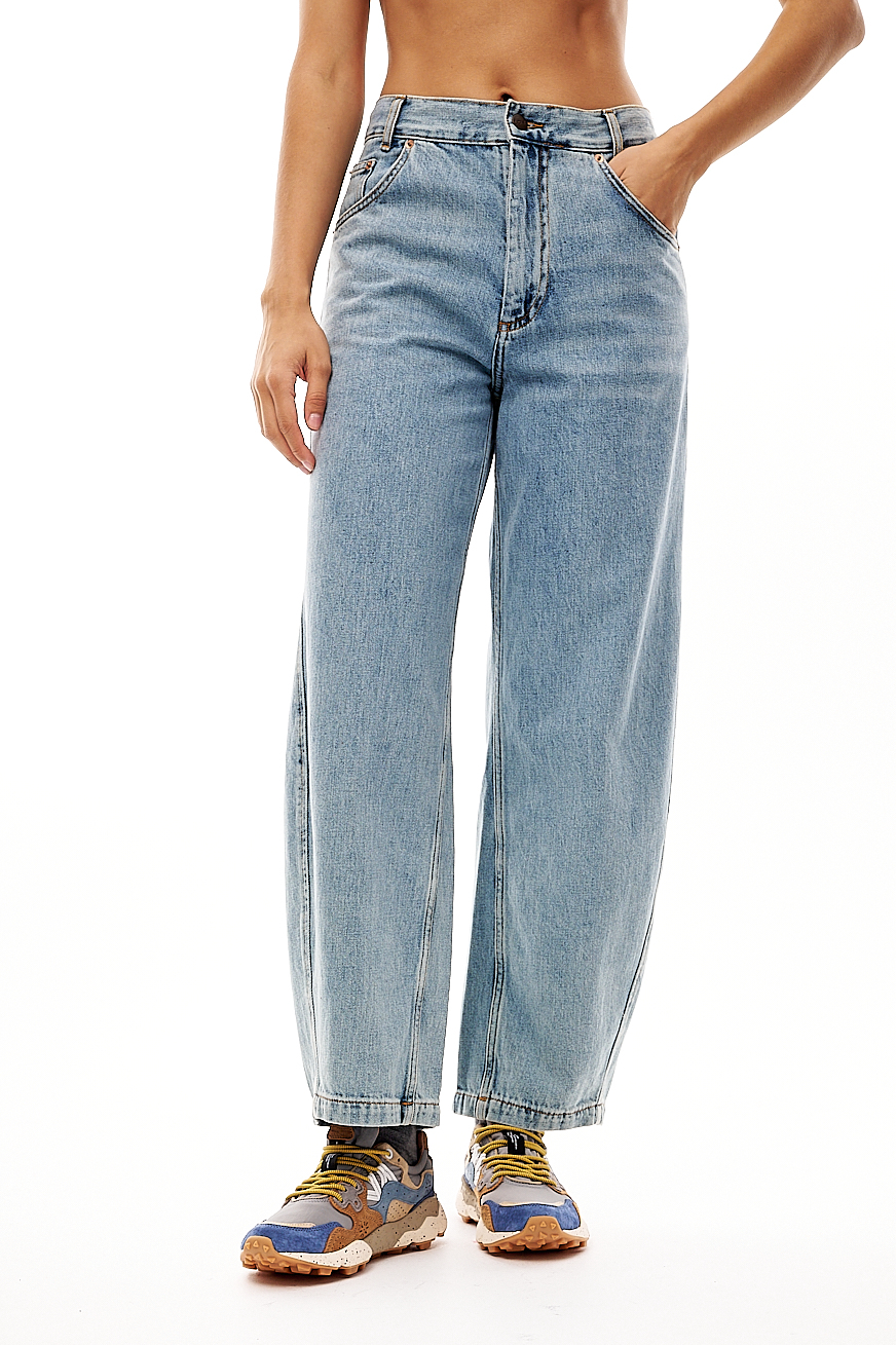 MARGAUX LONNBERG Джинсы прямого кроя с дизайнерским винтажным варом