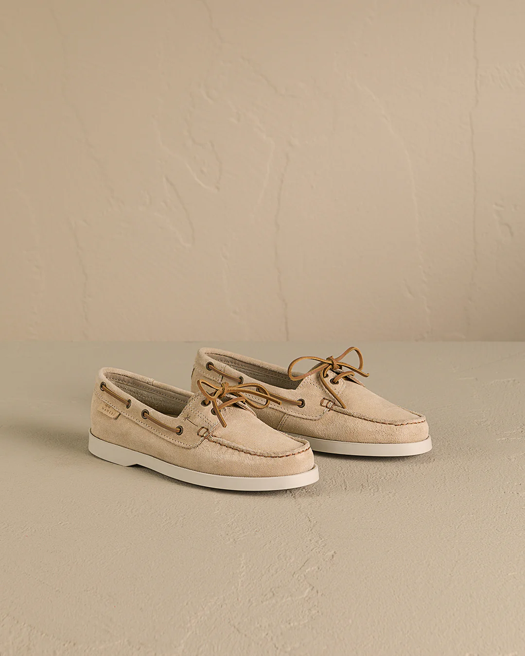 MANEBI Boat shoes из замши песочного оттенка