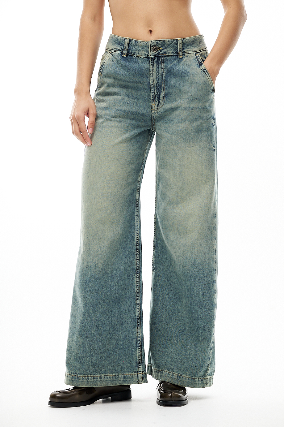 OTTOD'AME  Джинсы широкого кроя с угловыми карманами из денима с дизайнерским варом