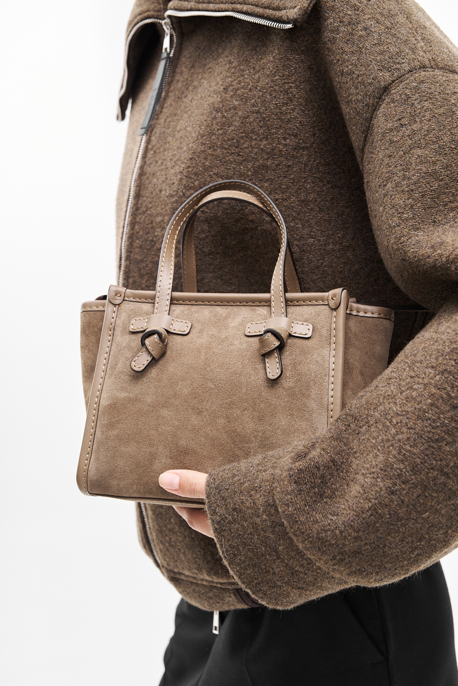 GIANNI CHIARINI Сумка Miss MARCELLA  из премиальной замши дымчатого оттенка тауп