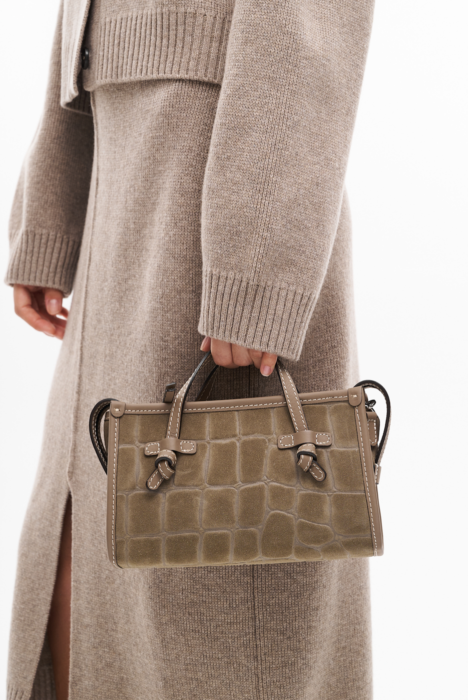 GIANNI CHIARINI Сумка MARCELLA JOY из тисненой замши оттенка тауп