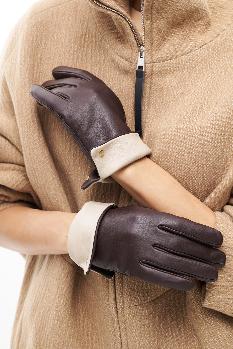 GIANNI CHIARINI Перчатки из премиальной кожи наппа оттенка шоколада с контрастной отделкой из молочной кожи