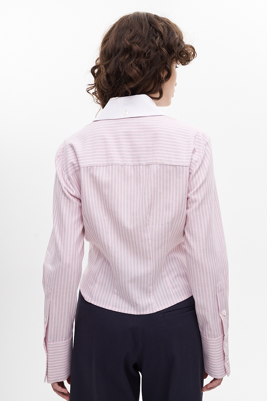 TELA Рубашка-кроп приталенного кроя с контрастным воротничком