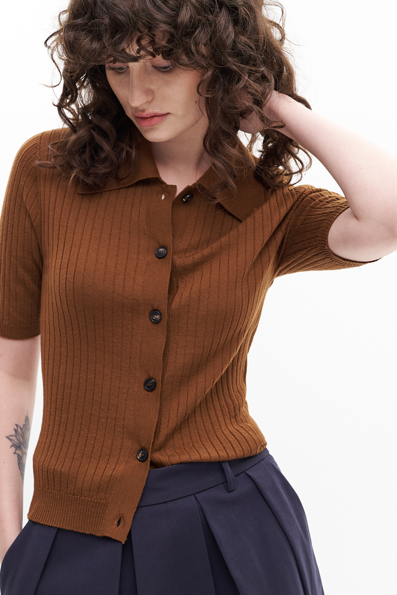 TELA Поло из супертонкой шерсти мерино оттенка карамели