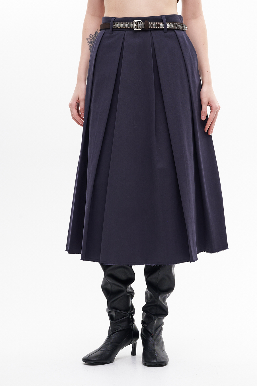TELA Юбка с прямыми складами из габардина оттенка navy blue