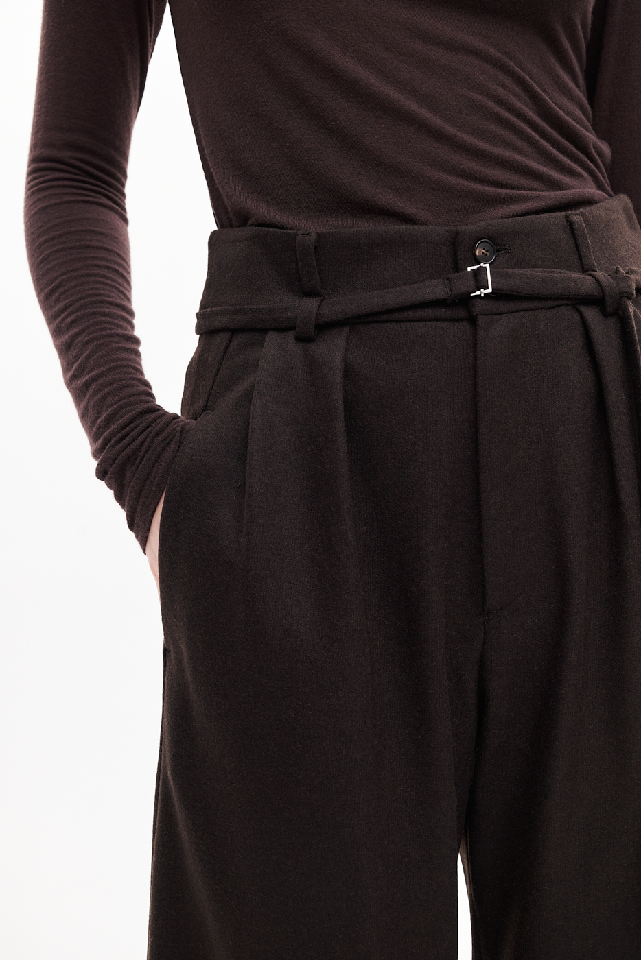 TELA Брюки barrel fit из джерси оттенка горького шоколада
