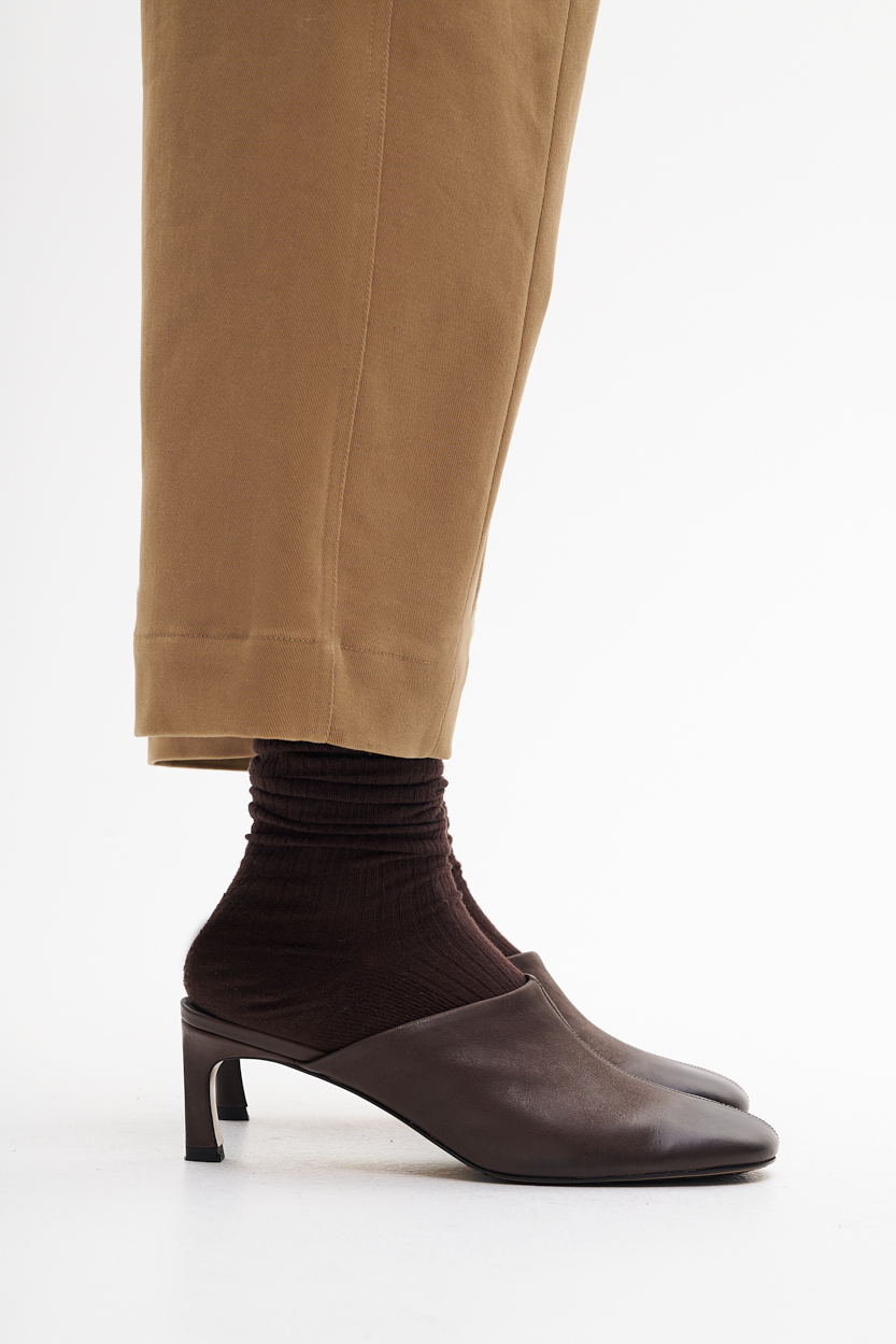 TELA Мюли с мысом округлой формы на каблуке kitten из кожи оттенка горького шоколада