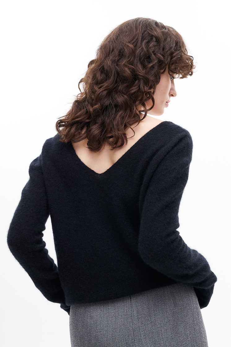 Roberto Collina Пуловер с V-образной горловиной черного цвета из бленда премиального кашемира и шелка