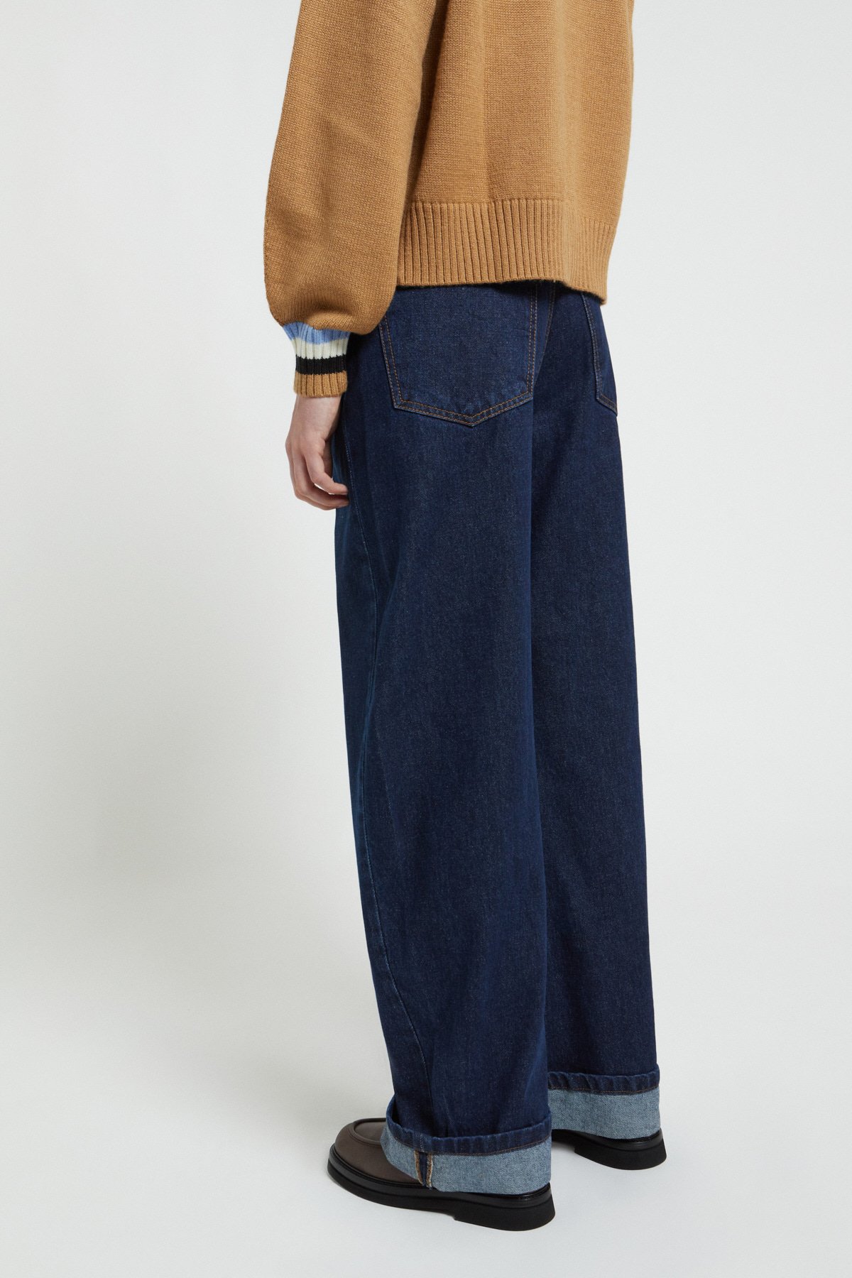 OTTOD'AME Джинсы barrel fit с отворотами из крафтового денима насыщенного темно-синего цвета