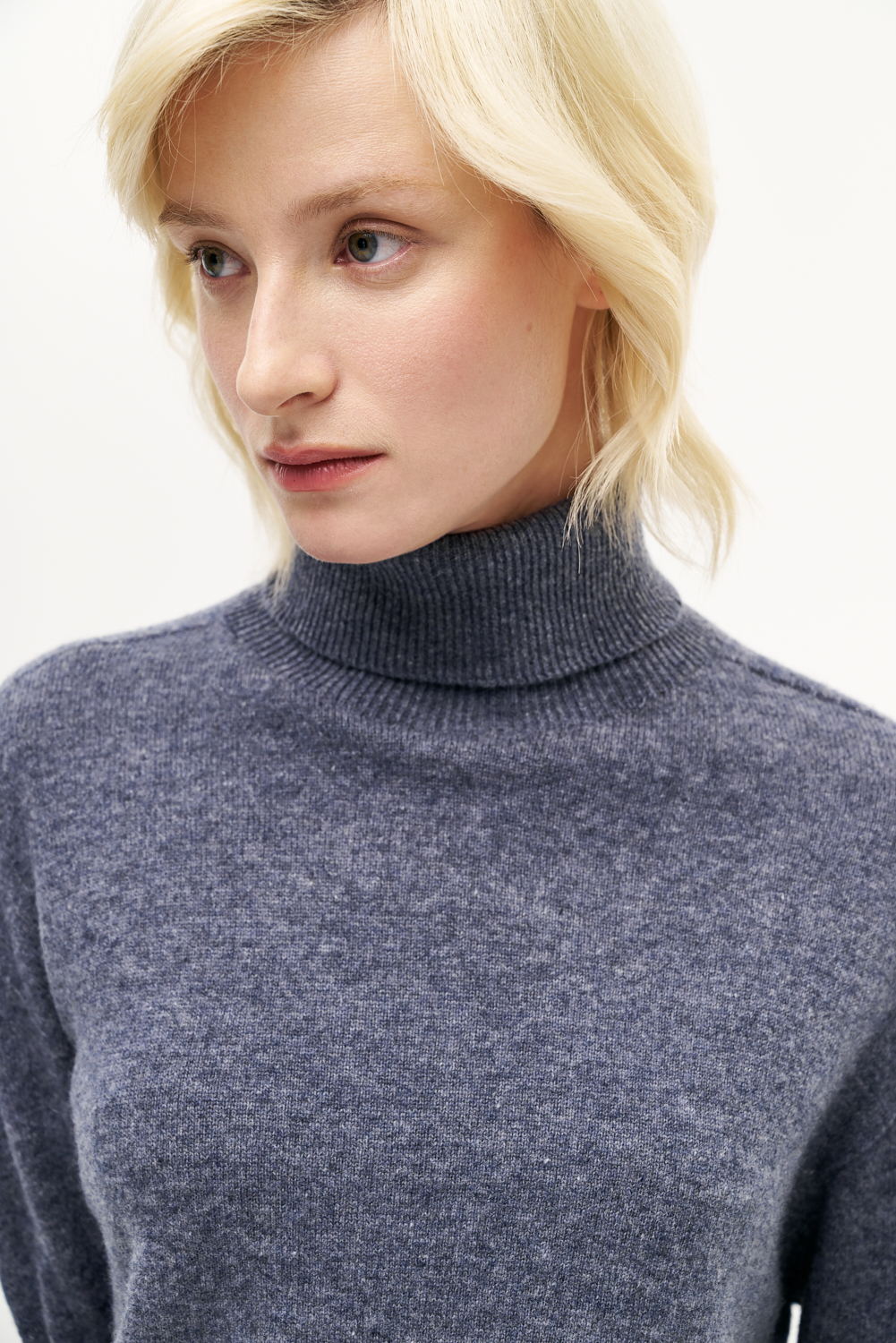 MEME ROAD Свитер с высокой горловиной из нежной шерсти в сером меланже