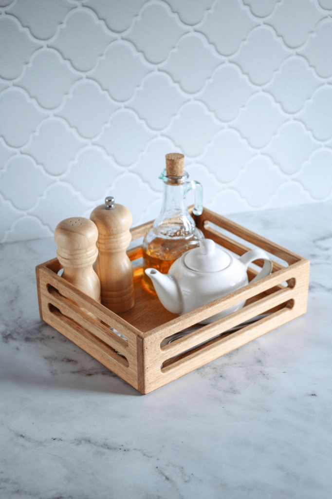 Ящик для хлеба и кондиментов.