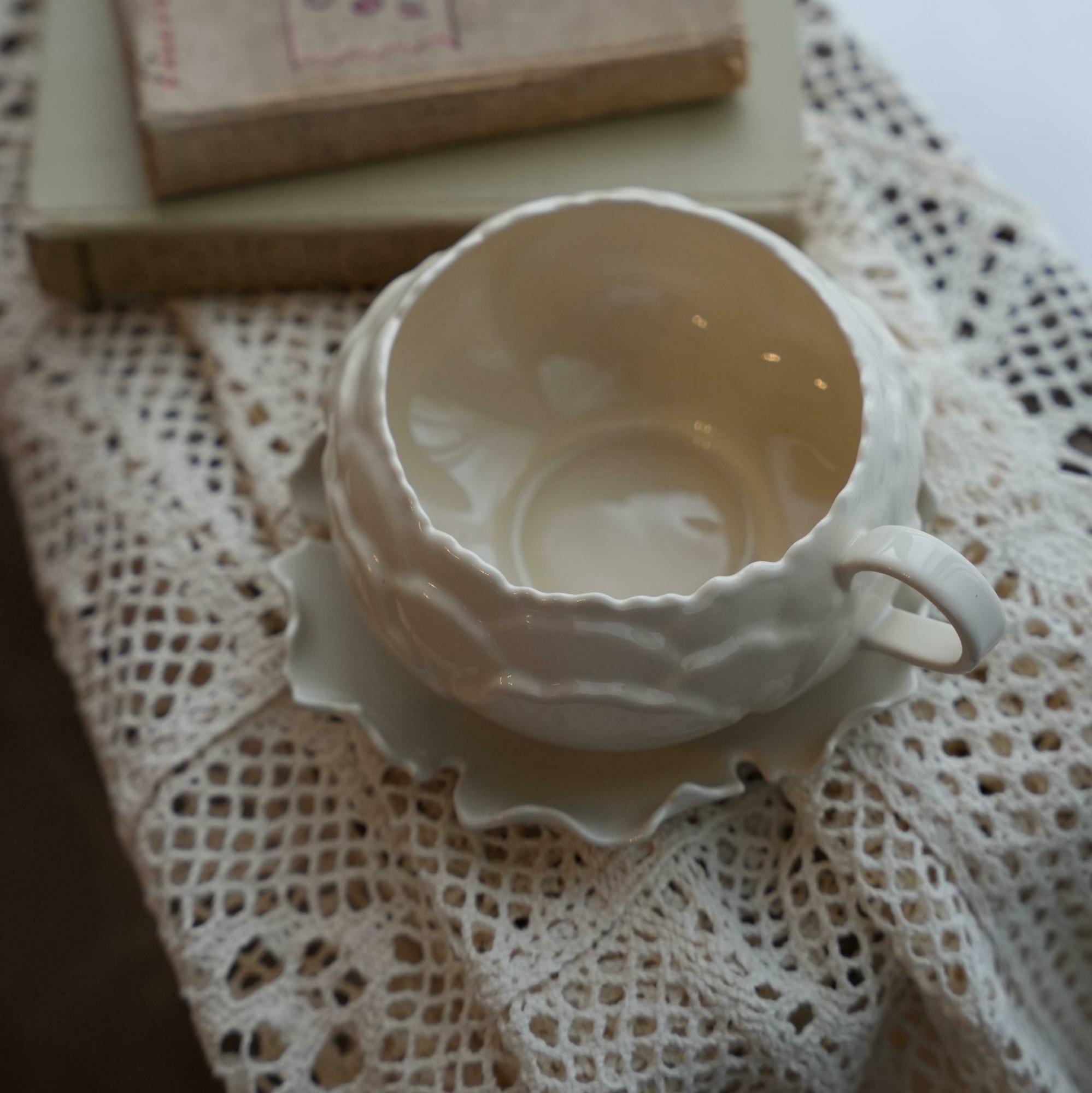 Чашка с блюдцем Пион латте