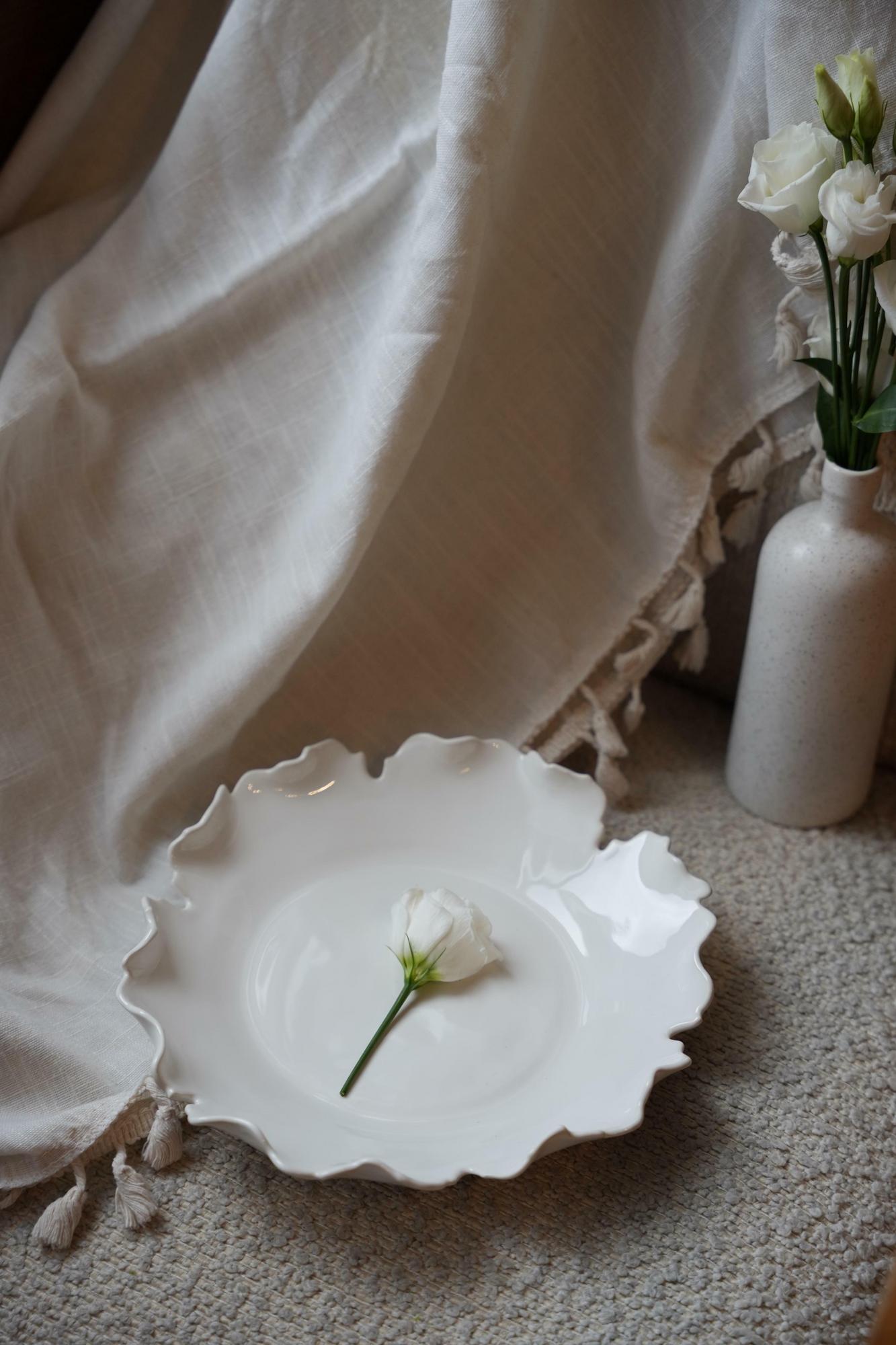 Тарелка Пион белая 24 см