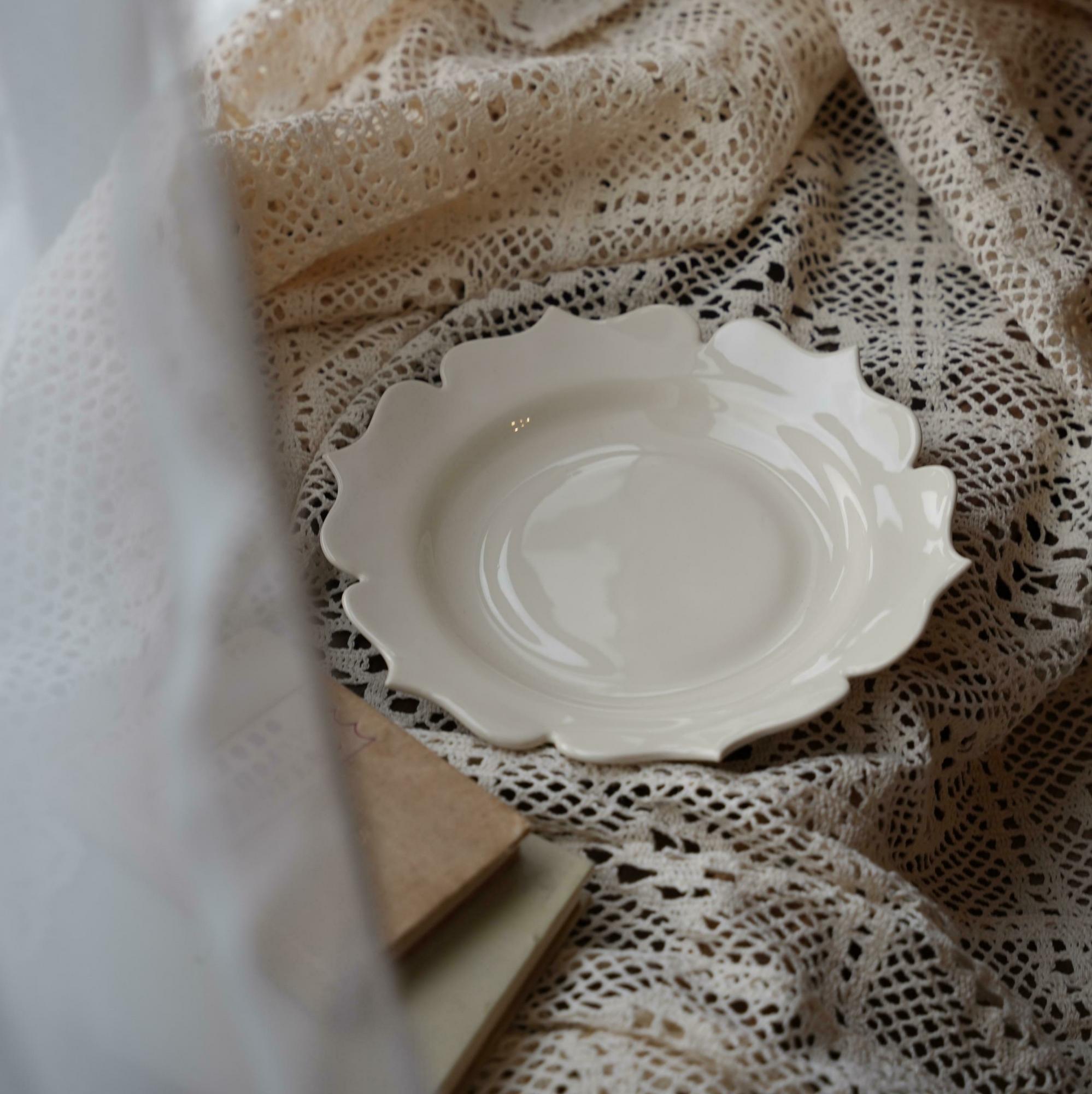 Тарелка Лотос латте 23 см