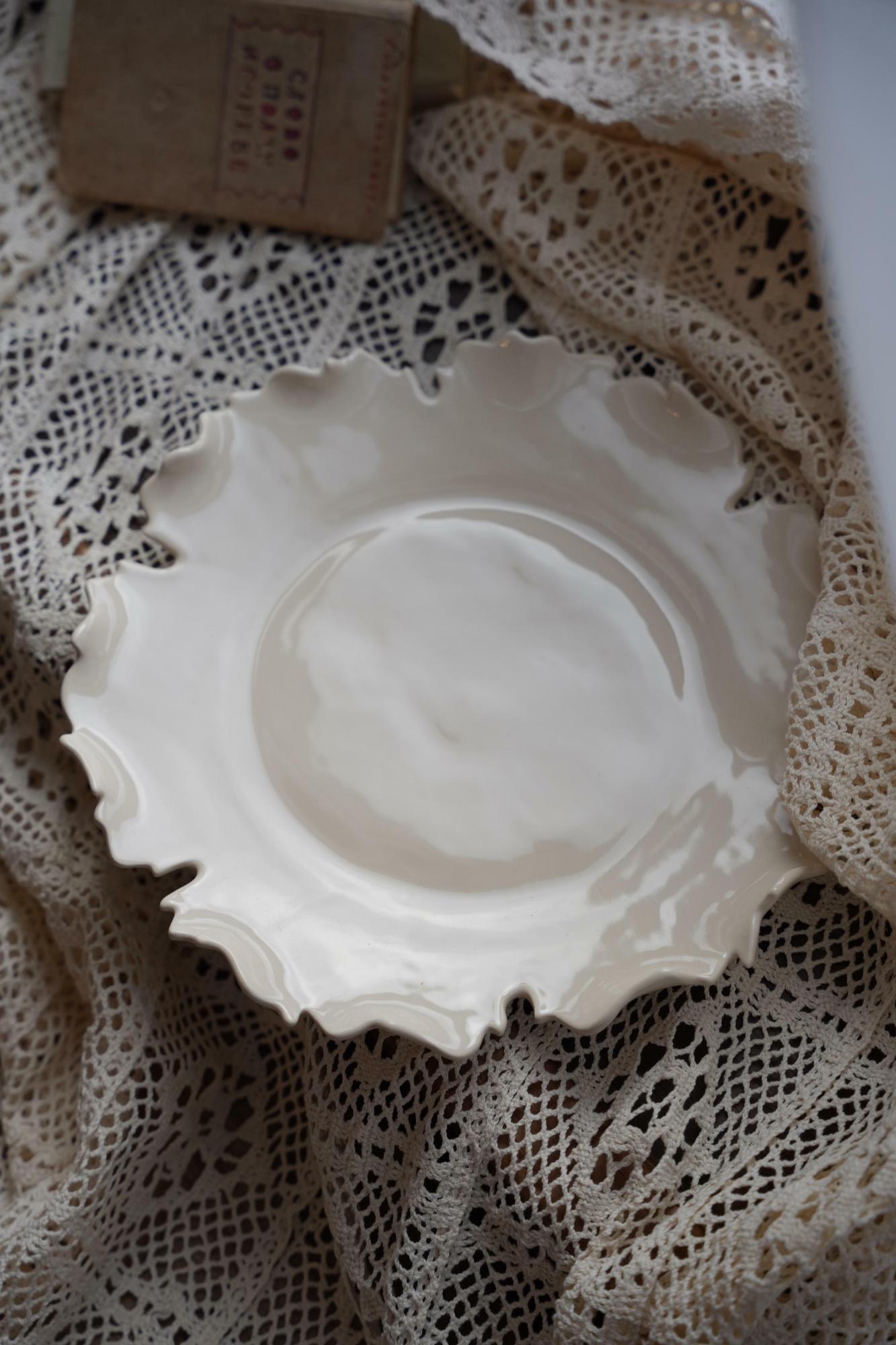 Блюдо Пион латте 28 см