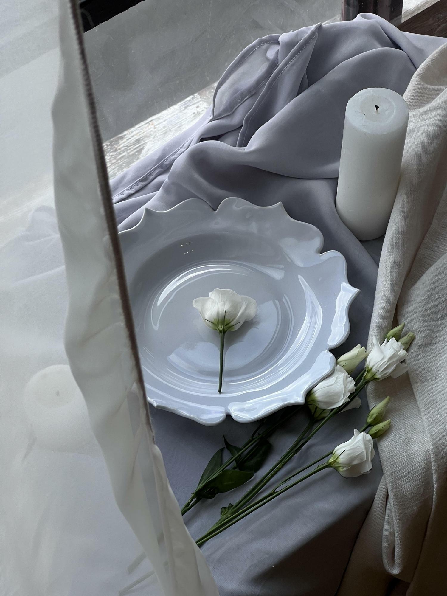 Тарелка Лотос серо-голубая 23 см