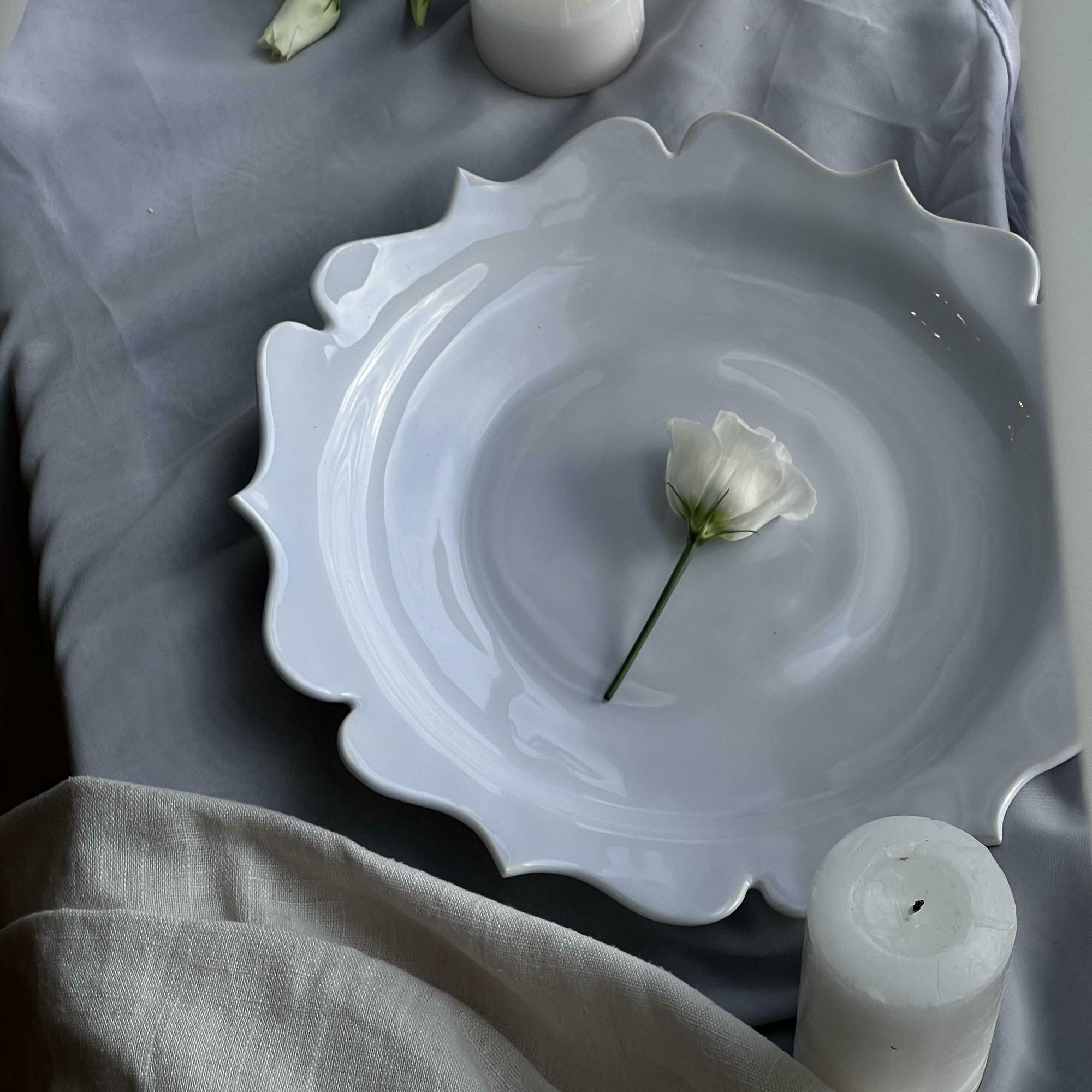 Блюдо Лотос серо-голубое 27 см