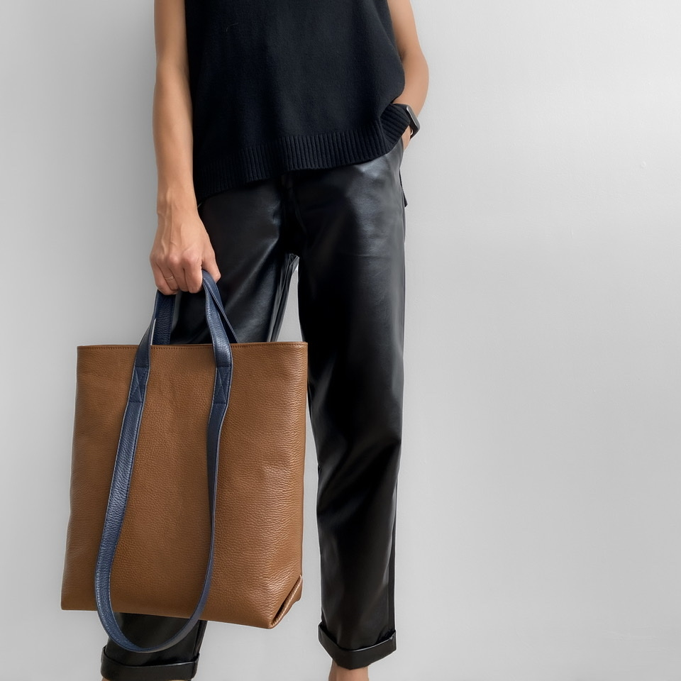 СУМКА LAURABAG  (КАРАМЕЛЬ-ТЕМНО-СИНИЙ)