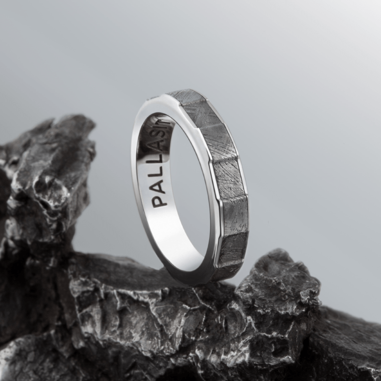 Кольцо с метеоритом "Gear"