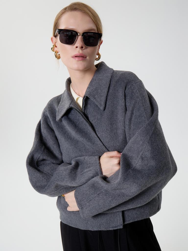 укороченное пальто-жакет серое