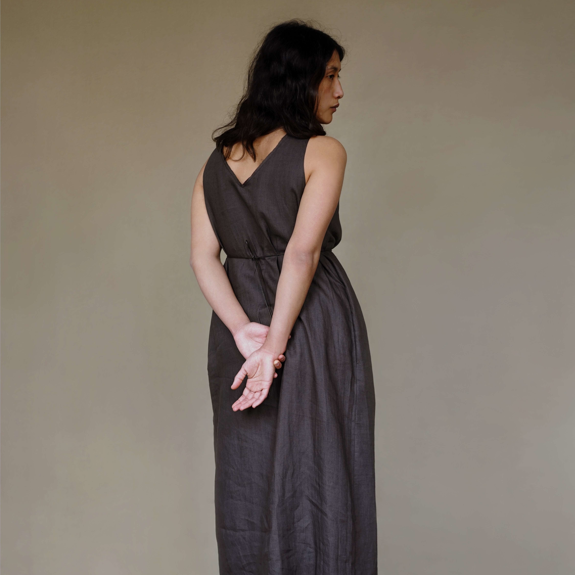 Базовое платье со складкой,  цвета коры