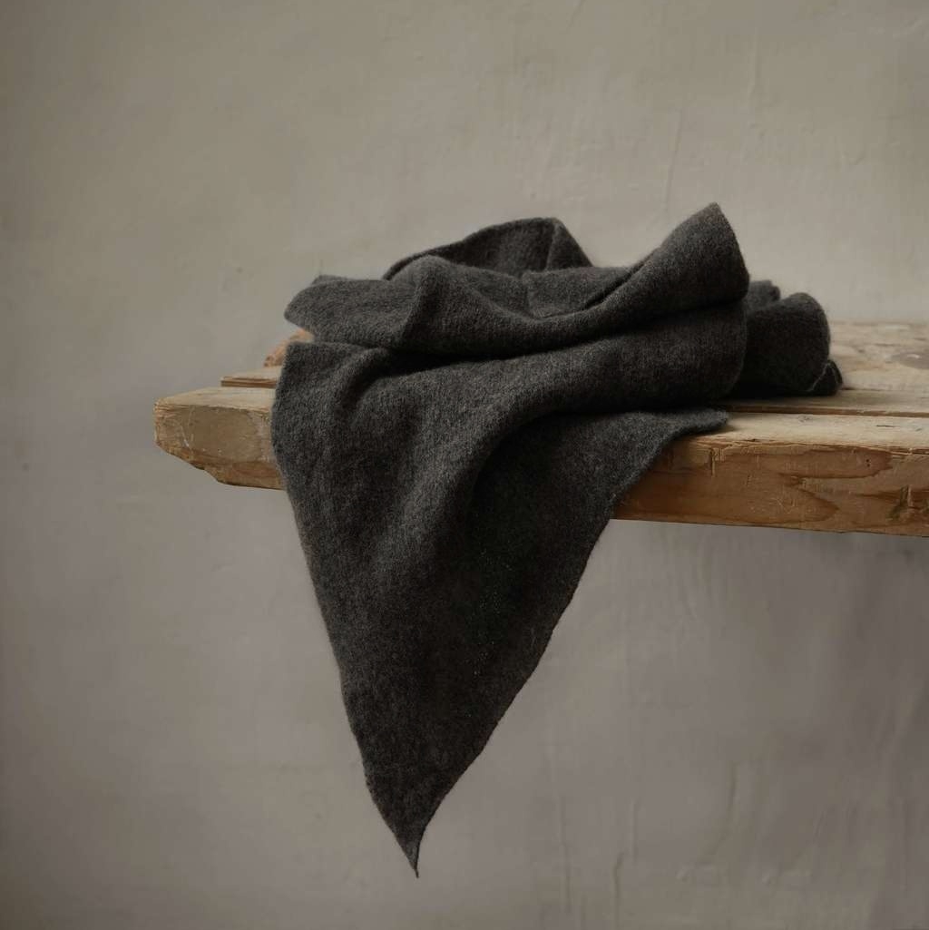 Шарф "Ласточка", темно-серый