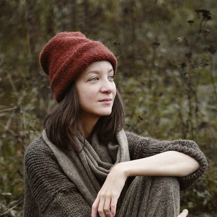 Деревенька цвета рябины