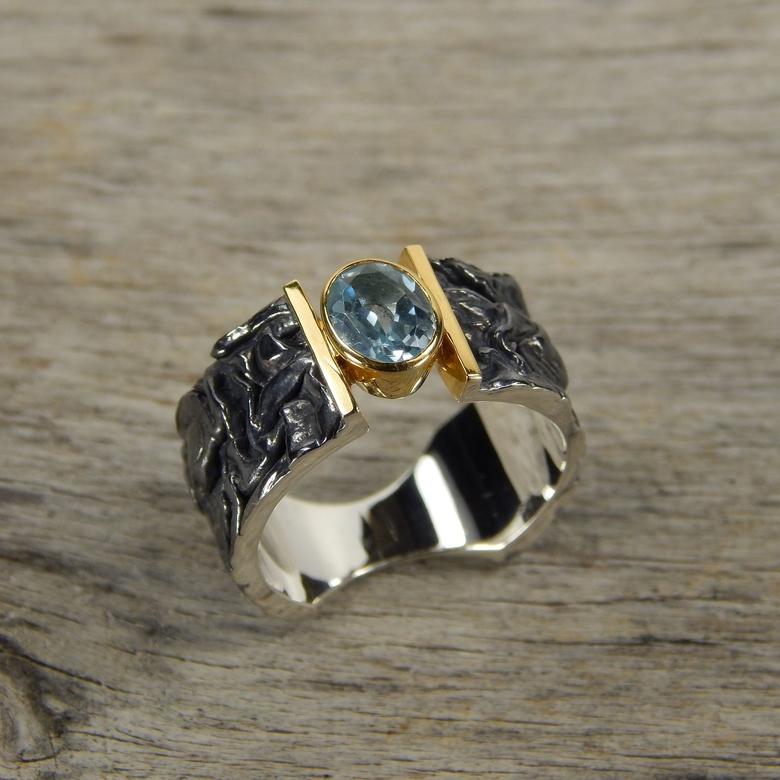 Серебряное кольцо с топазом